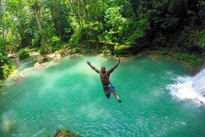 Blue Hole Waterval & Bamboe Rafting Tour Ocho Rios-transfer alleen