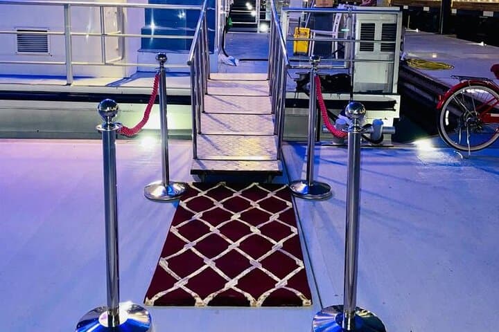 5 Star Luxury Catamaran Dinner Cruise in Dubai Marina