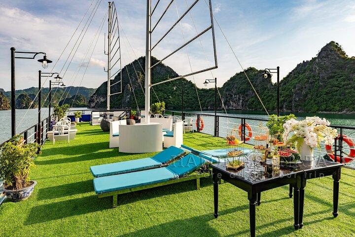 ハノイ5つ星ソナタクルーズハロン湾日帰りツアー（生演奏付き）