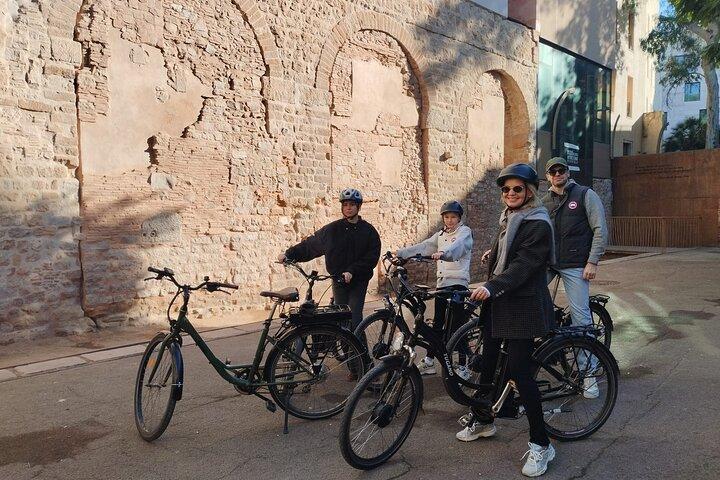 小グループでのバルセロナハイライトバイクツアーまたはプライベートツアー