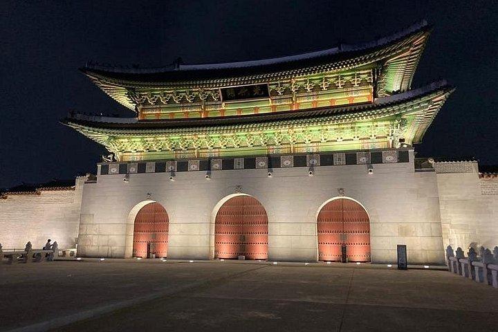 Tokyo Full Day Walking Tour with an Expert Local Guide