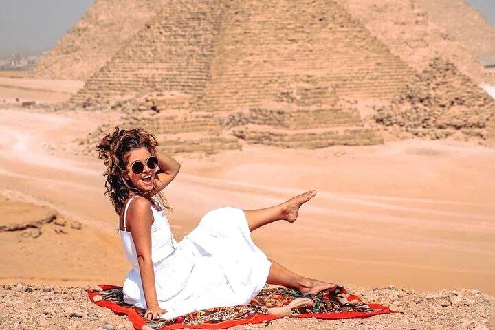Guide privé jour Gizeh Pyramides & Camel & Saqqara Et Memphis