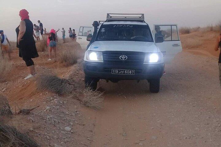 Vertrek vanuit Djerba Tweedaagse Safari Excursie Tozeur .