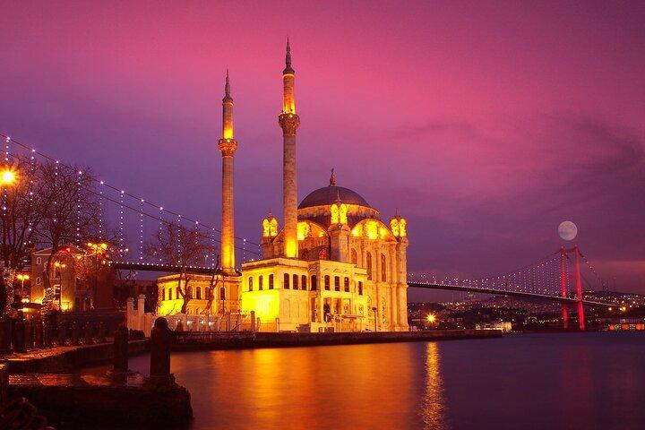 Istanbul Bosphorus Night Cruise Experience with Music & Wine