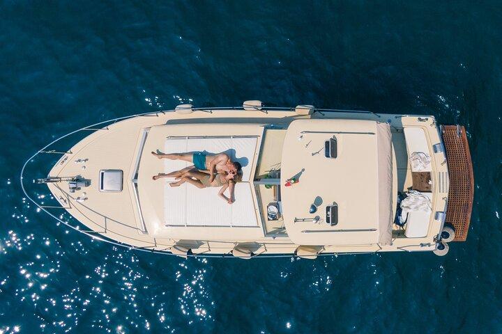 Tour de barco privado a partir de Positano: Costa Amalfi ou Capri