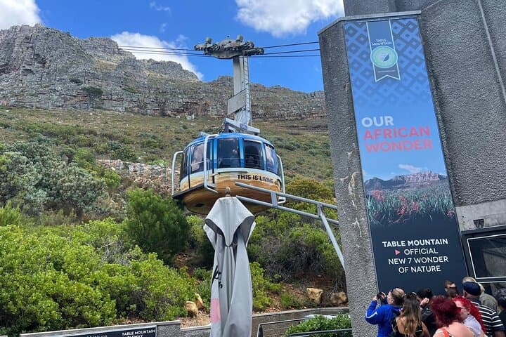 Cape Town Tour: Bo-Kaap & Iziko Slave Lodge with Table Mountain