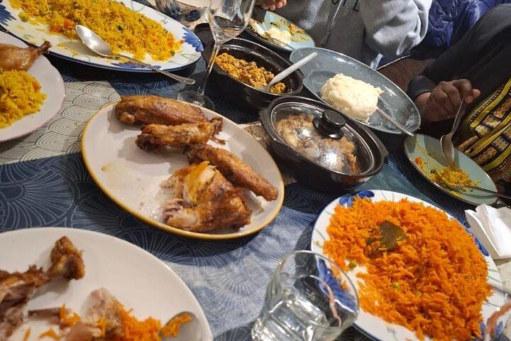 Afrikanisches Dinner, Party und Pub-Crawl