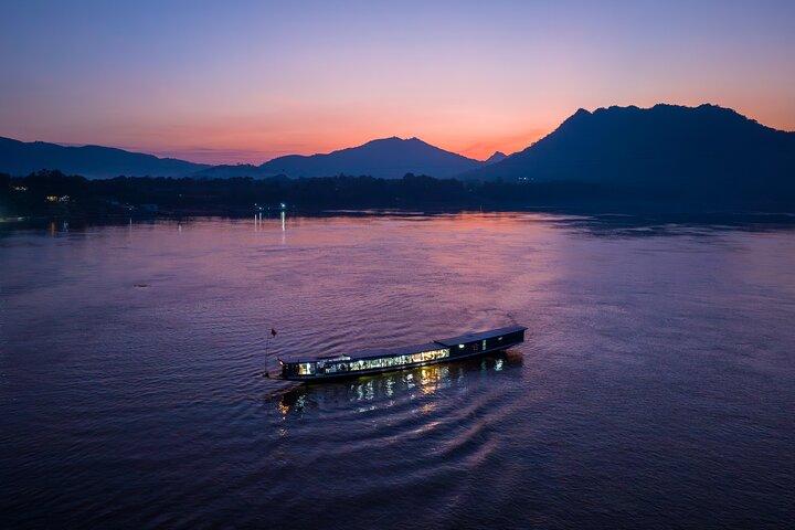 Slap af med en solnedgang cruise på Mekong floden