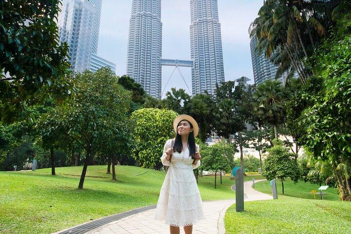 Séance photo privée à Kuala Lumpur devant la tour Petronas