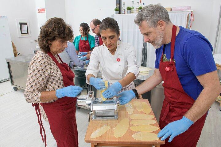 イタリア人シェフと一緒にイタリア料理のレシピを学ぶ