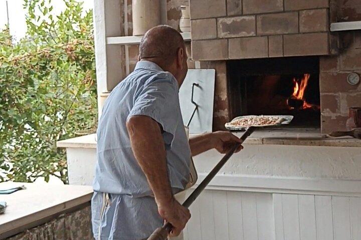 Ostuni : 薪オーブンで作るティラミスピザ料理教室