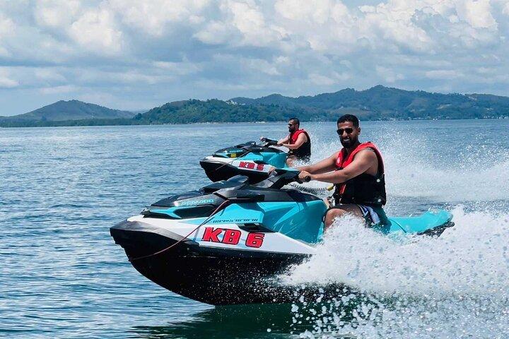 Jetski-tur på 4 timer og 50 km til 6 Phuket-øer