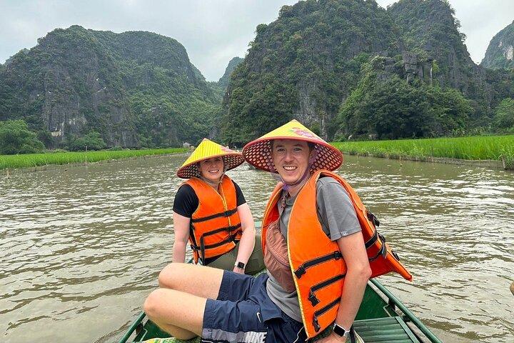 Vanuit Hanoi: Deluxe dagtour naar Hoa Lu, Tam Coc & Mua grotten