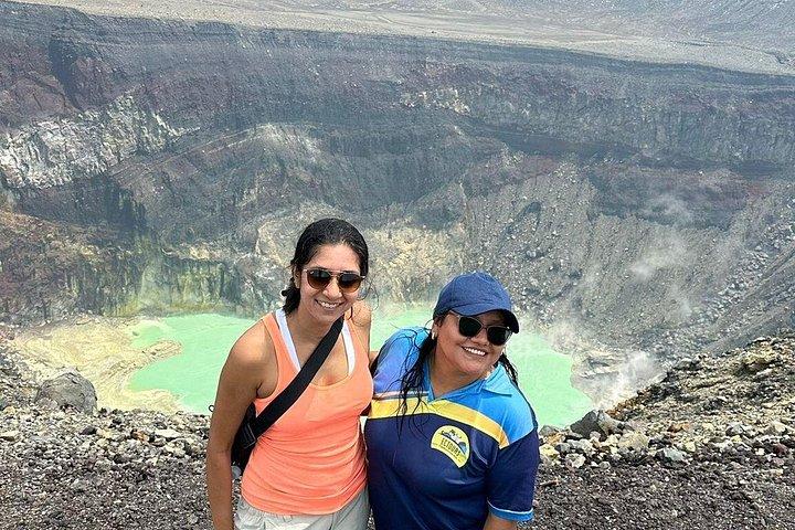 サルファー湖とコアテペケ湖のあるサンタアナ火山ハイキング