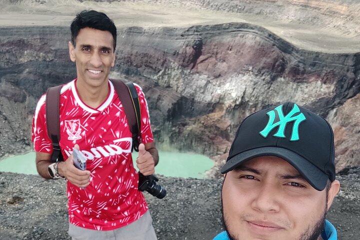 サルファー湖とコアテペケ湖のあるサンタアナ火山ハイキング