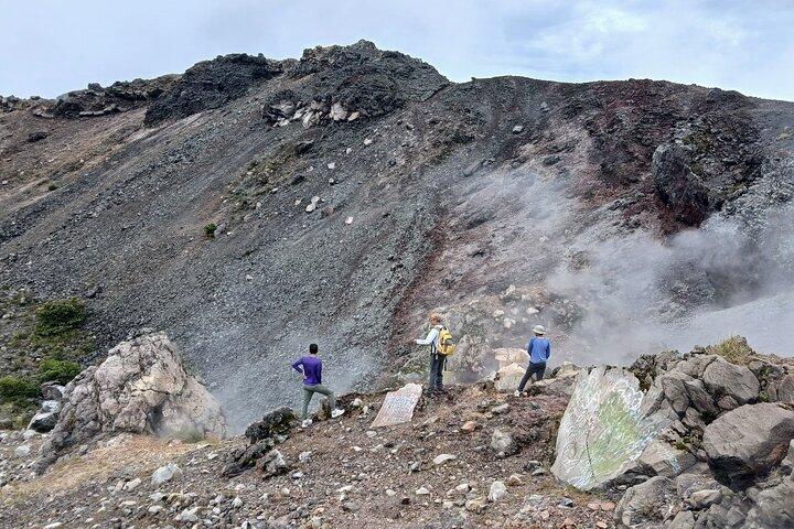 サルファー湖とコアテペケ湖のあるサンタアナ火山ハイキング