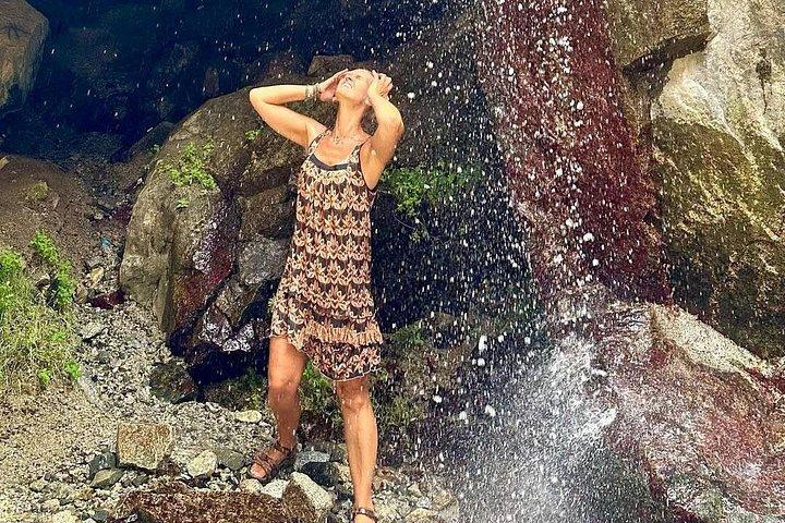 マラケシュ: アトラス山脈、オウリカ渓谷、ランチ＆ガイド付き