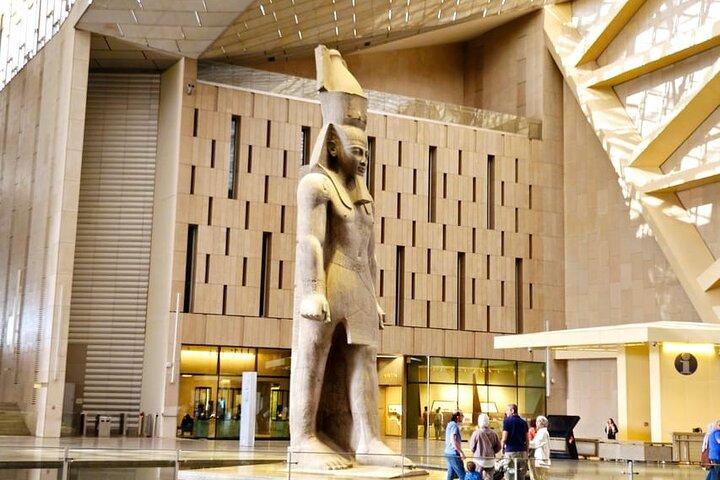Grand Egyptian Museum Pyramids Sphinx Tour com almoço