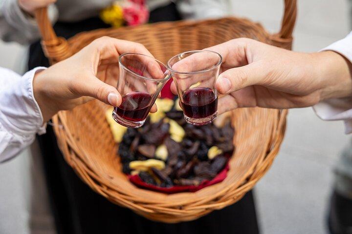 Cena e spettacolo tradizionali Sloveni.