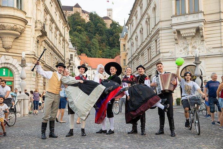 Erleben Sie ein authentisches slowenisches Dinner & Folk Show