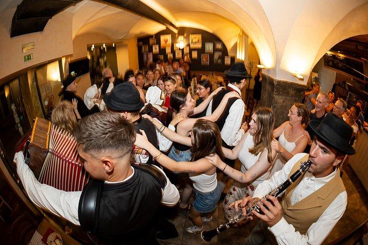 Erleben Sie ein authentisches slowenisches Dinner & Folk Show