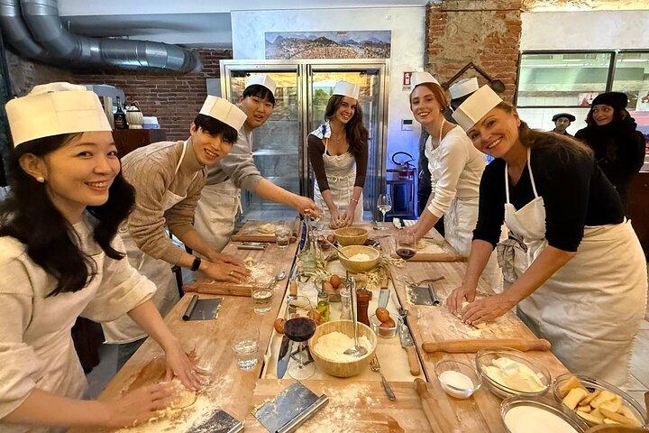 Clase de preparación de pasta en Florencia con chef certificado
