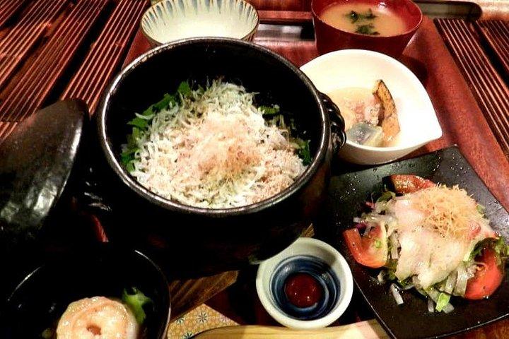 地元の専門家ガイドと食べ歩きツアー in 横浜