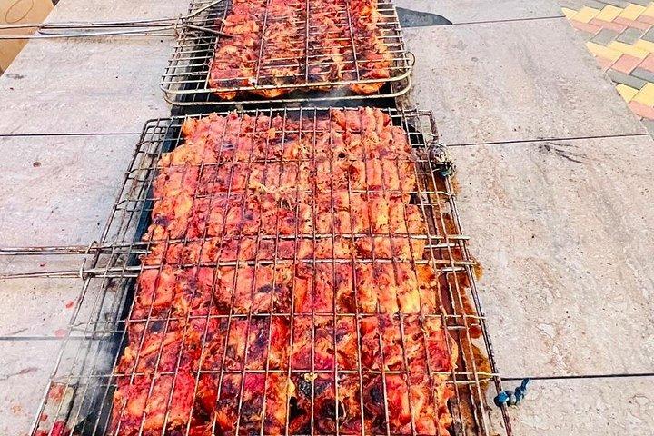 砂漠サファリ砂丘バッシング、BBQディナー＆ライブショー