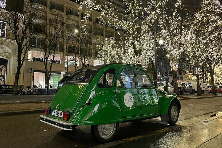 Private tour Paris Christmas lights tour 2 hours in Citroën 2CV