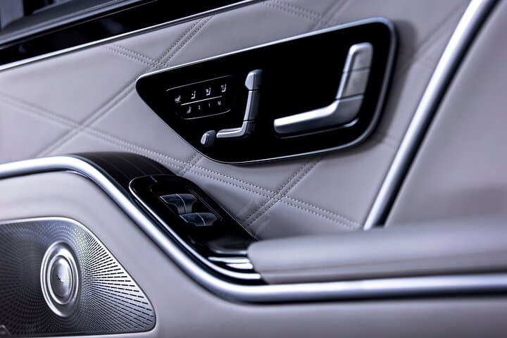 Private sightseeing tour with a luxury sedan - Mercedes-Maybach