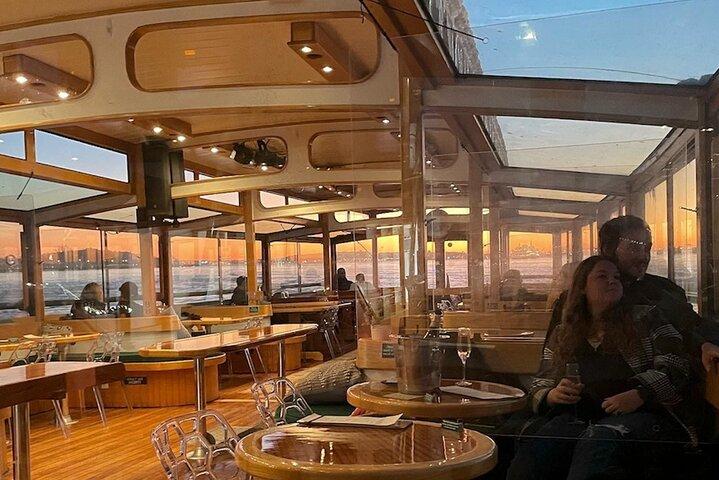 New York: Champagne-, Ost-, Kaviar- och Sightseeingkryssning