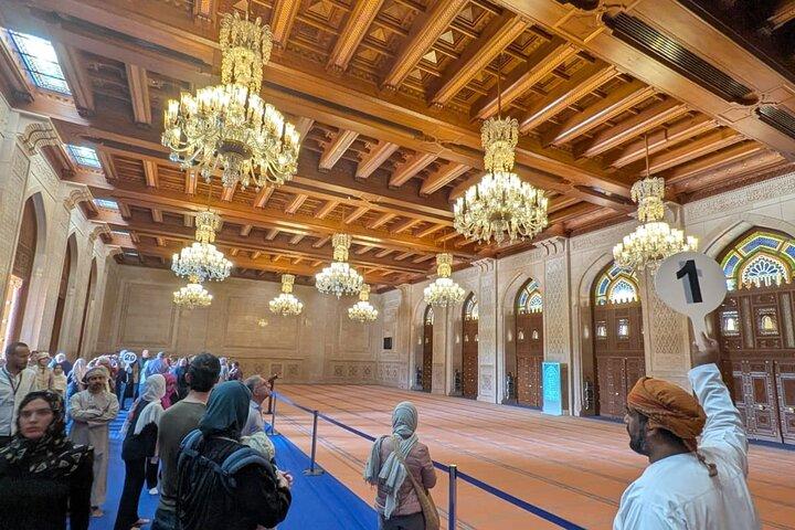 Experiência de tour privado de meio dia pela cidade de Muscat por 4 horas