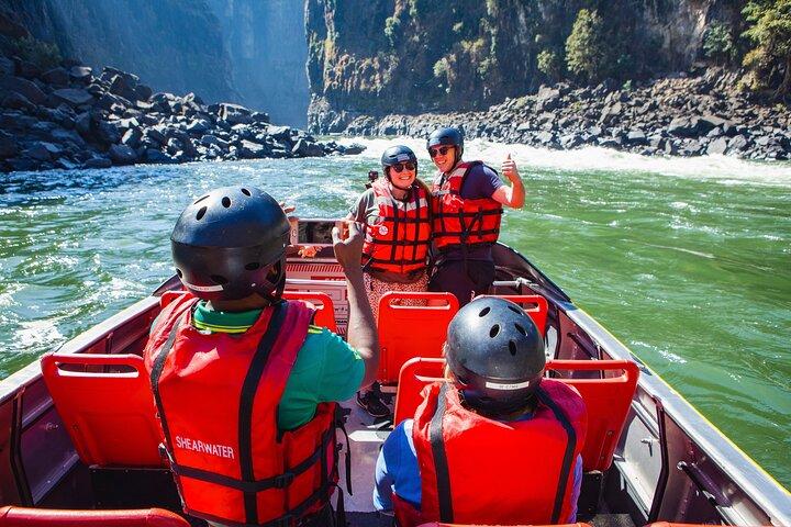 Adventure Jetboat da Victoria Falls con trasferimenti