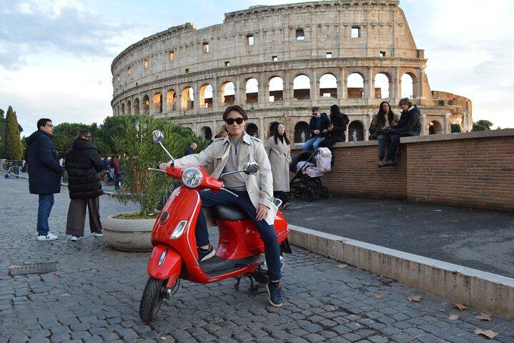 Roma Vespa Rotonda con Foto nella Città Eterna