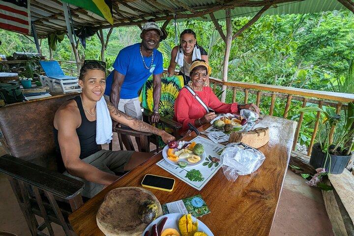 Tour della fattoria tropicale delle radici giamaicane - Taste & Explore (Negril) 2 ore
