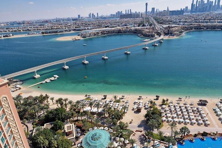 Tour guidato della vecchia Dubai e della nuova Dubai di mezza giornata