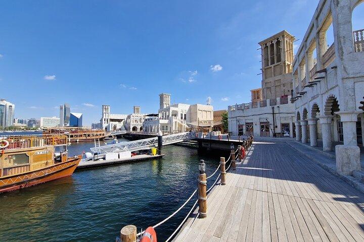 Tour guidato della vecchia Dubai e della nuova Dubai di mezza giornata