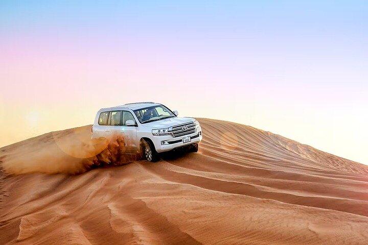 Onvergetelijke Desert Safari Dubai Avontuur, BBQ & Live Shows