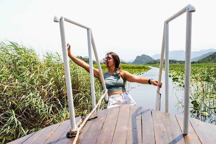 De Virpazar : Visite en bateau du parc national du lac Skadar et visite de Karuč
