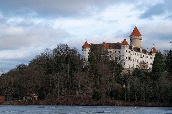 Visite privée du château de Konopiste au départ de Prague Entrée incluse