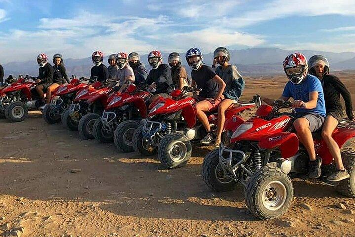 Agafay Wüste: Camel Ride, Quad Bike, Magical Dinner und Show