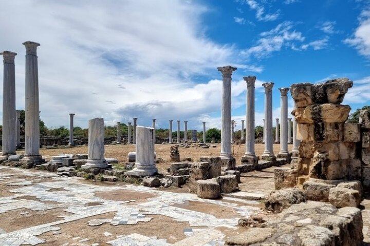 En dagsutflykt till medeltida FAMAGUSTA (Kyrenia, Nicosia eller Famagusta )