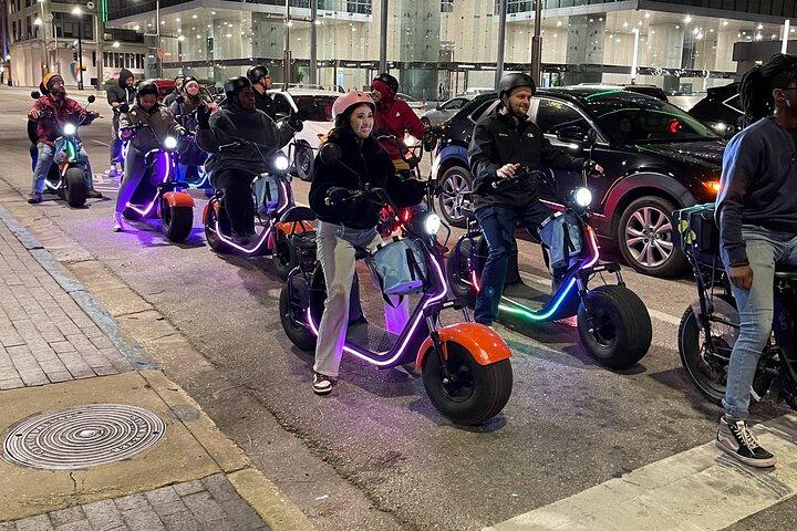 Downtown Dallas Sightseeing & History 2-timers E-Scooter-tur