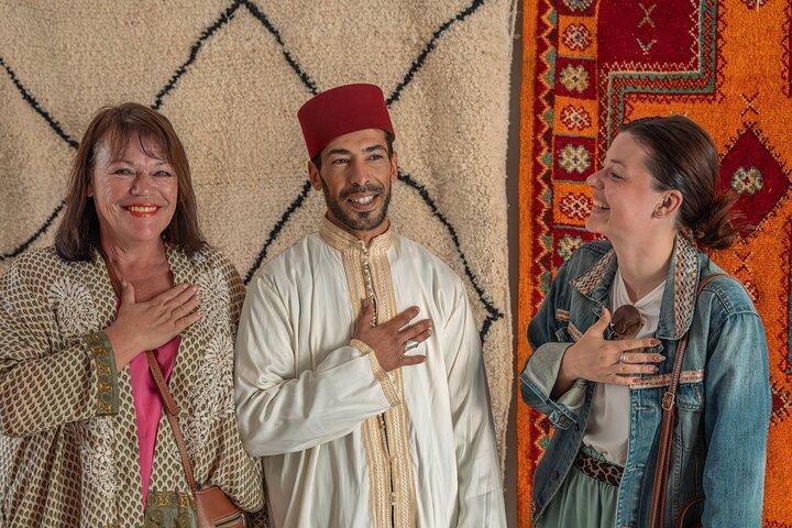 Workshop för mattvävning med kvinnliga hantverkare från Essaouira