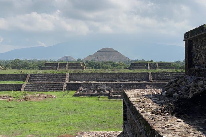 Teotihuacan without shopping. Early access.