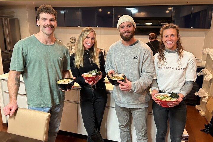 Ramen e Sushi Classe de Cozinha com Sake Pairing Set em Tóquio