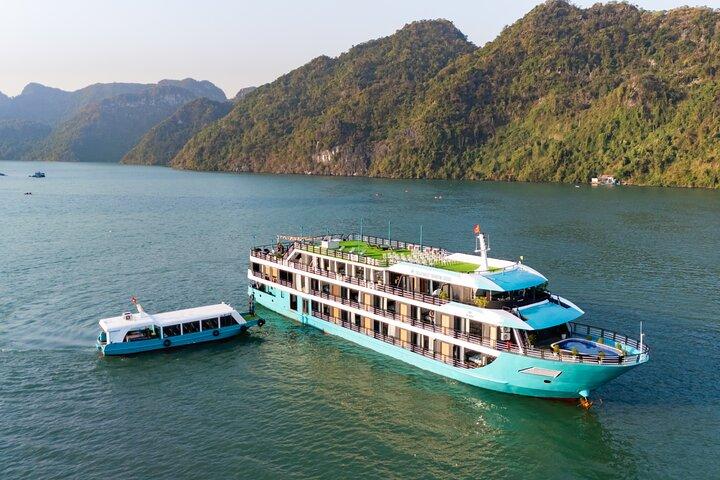 Tour in crociera Halong Bay 2D1N, pasti completi, grotte, kayak e trasferimento