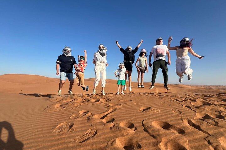 Safari dans le désert de Dubaï : Quad, Sandboard, promenade à dos de chameau et barbecue