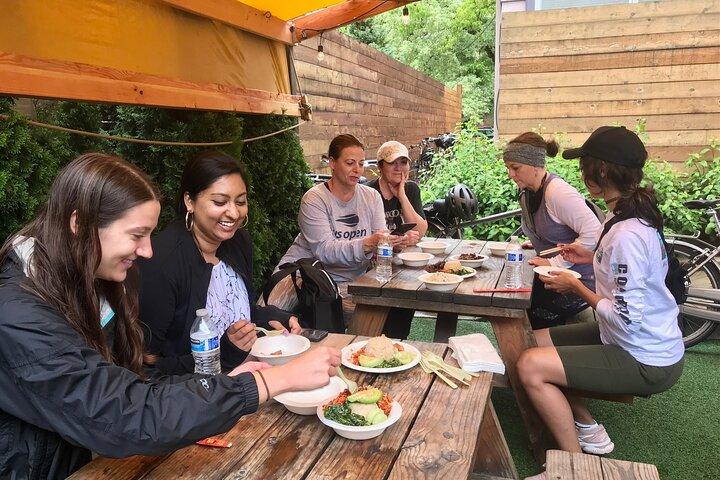 Food Carts of Portland Bike Tour: sapori e storie locali