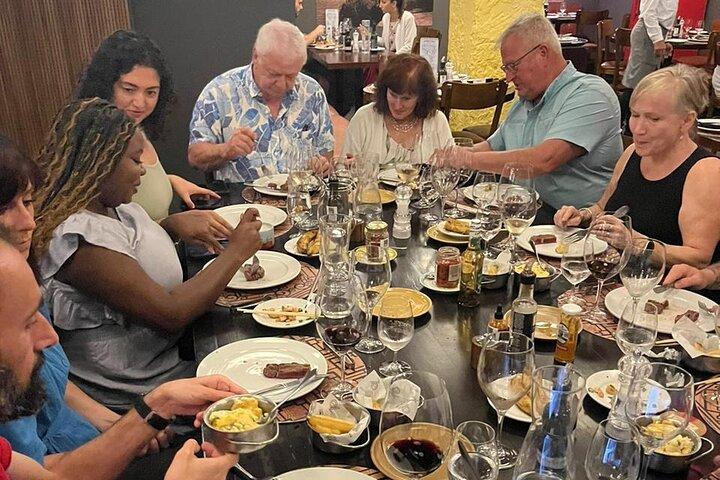Cena Guidata in Churrascaria Brasiliana a Rio con Abbinamento Vini